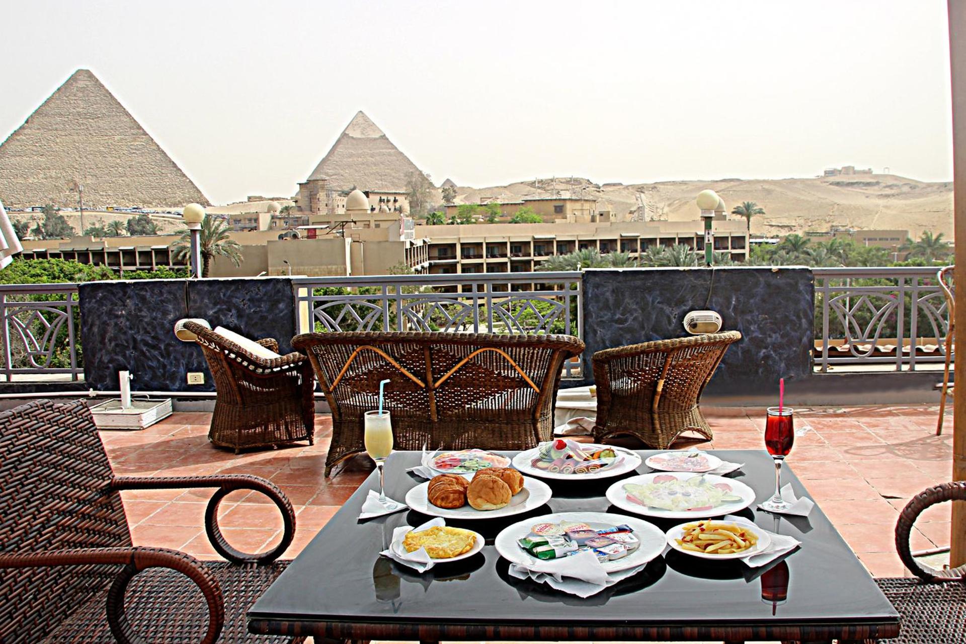 Regency Pyramids Hotel - Rooftop Dining with View