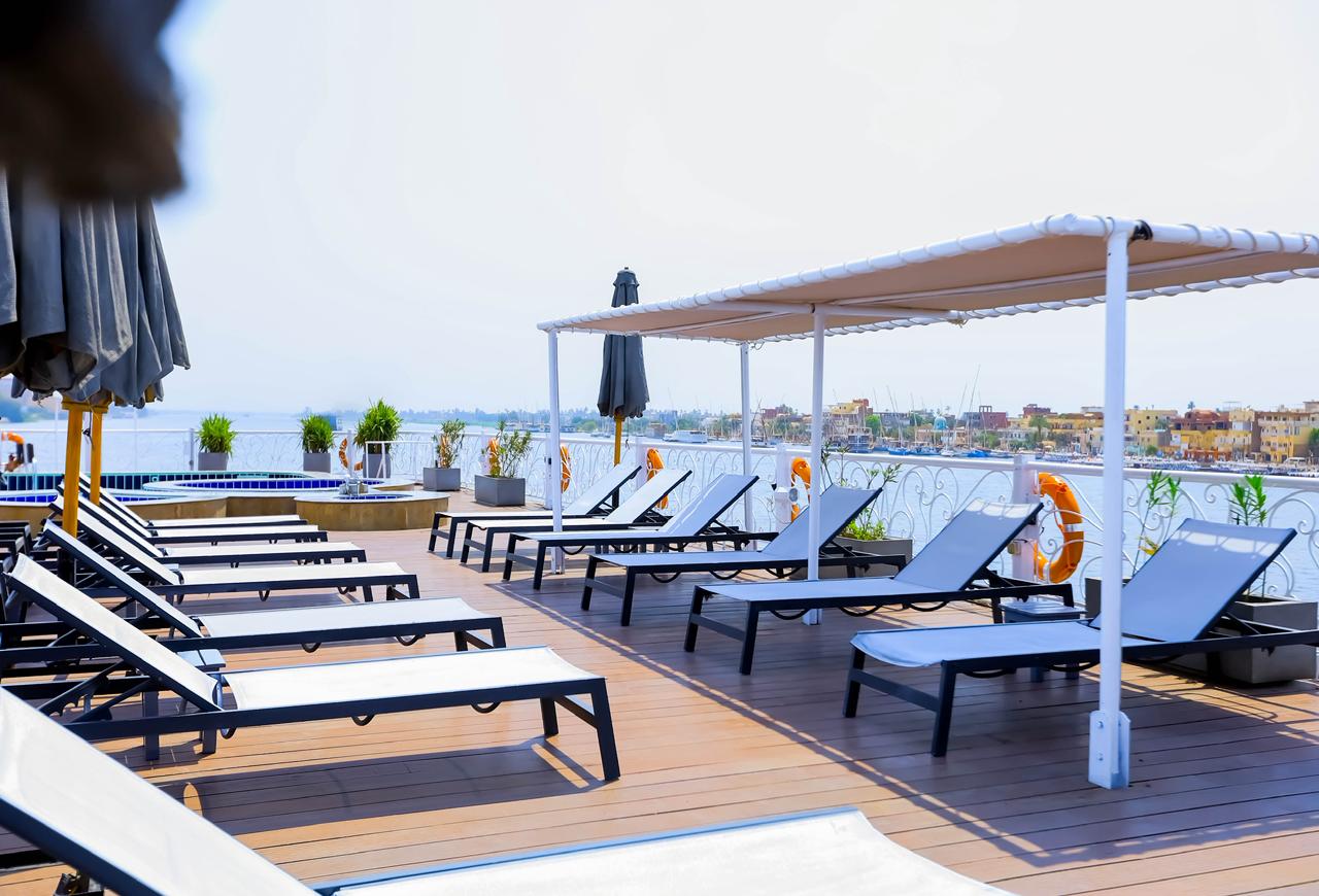 MS Nile Palace - Pool Area